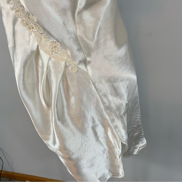 Vintage Victoria's Secret Gold Label Ivory Lace Detail Medium Lingerie Slip - Picture 9 of 12